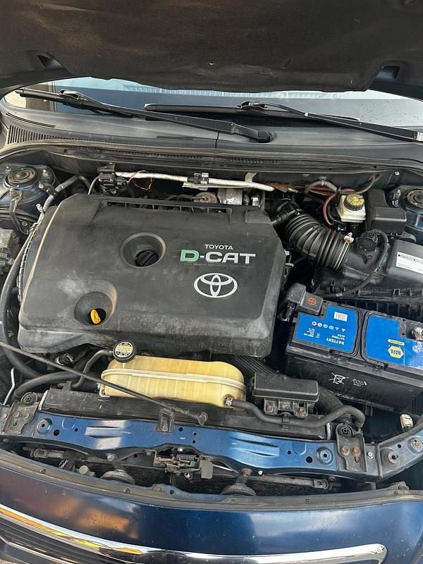 Blau Gebraucht 2005 Toyota Avensis Limousine | 950 € (Superpreis) - Bild 1/4