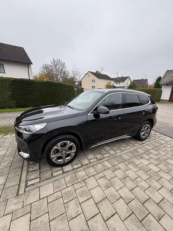 Schwarz Gebraucht 2023 BMW X1 xLine SUV | 41.200 € (Teuer) - Bild 1/4
