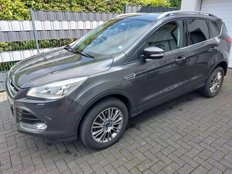 Grau Gebraucht 2014 Ford Kuga Titanium SUV | 11.990 € (Guter Preis) - Bild 1/4