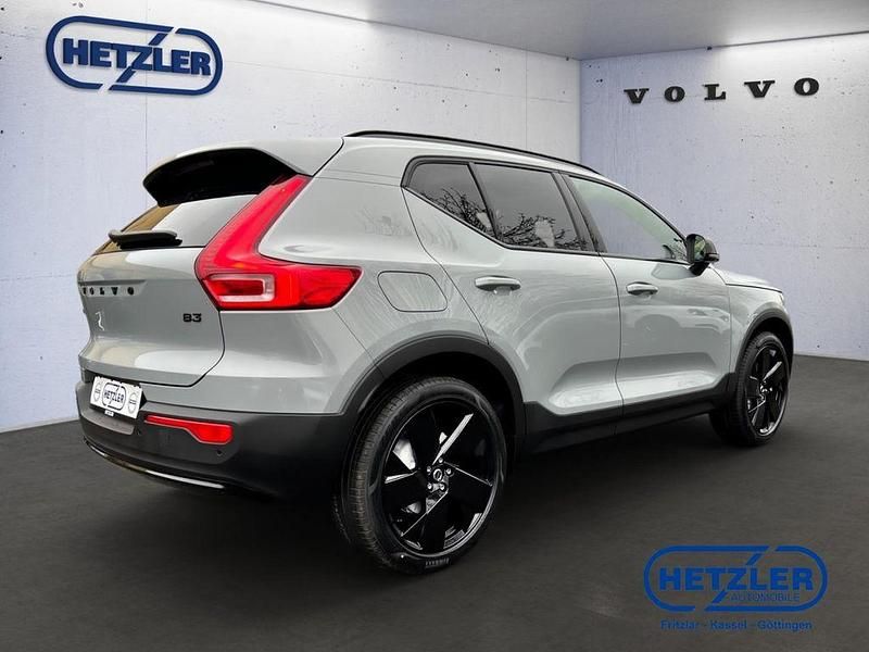 Neu Volvo XC40 Plus 163 PS (119 kW) 2026 Vapour grey / metallic SUV