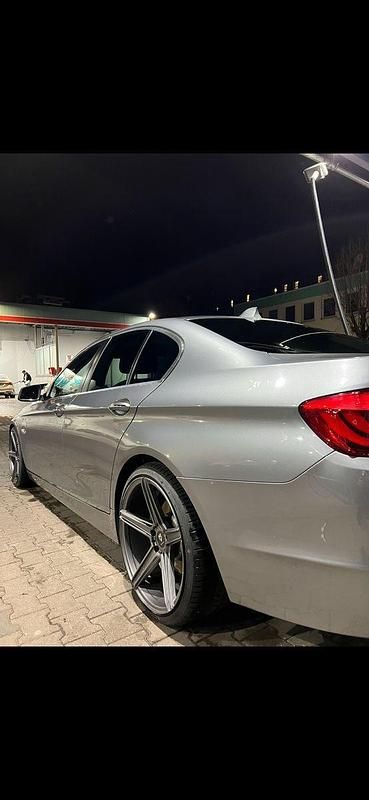 Gebraucht BMW 528 258 PS (189 kW) 2010 Grau Limousine