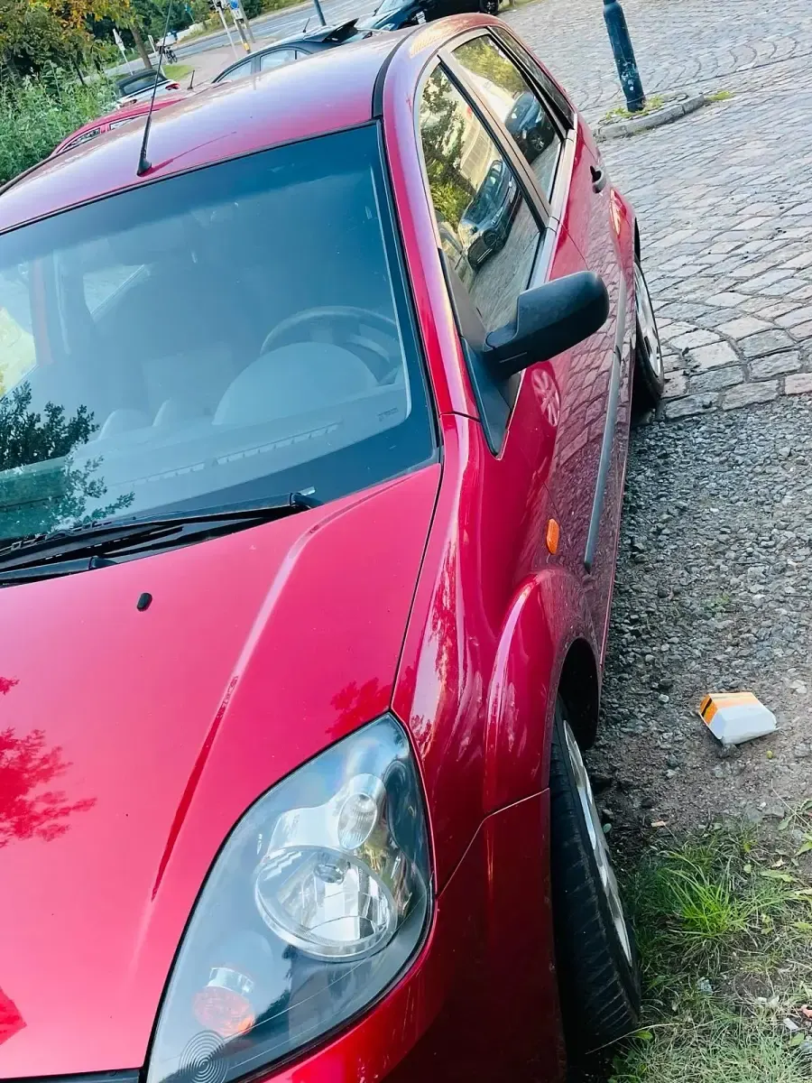 Gebraucht Ford Fiesta 75 PS (55 kW) 2007 Rot Kleinwagen