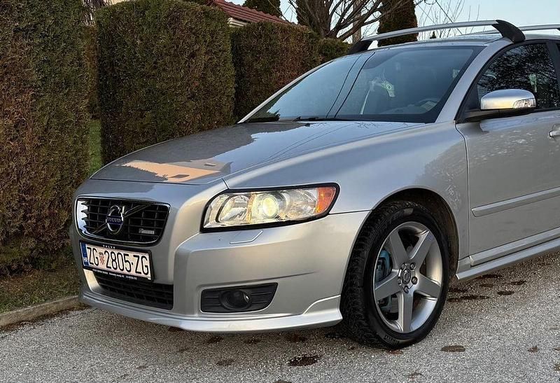 Silber Gebraucht 2008 Volvo V50 R-Design Summum Kombi | 9.000 € (Teuer) - Bild 1/4