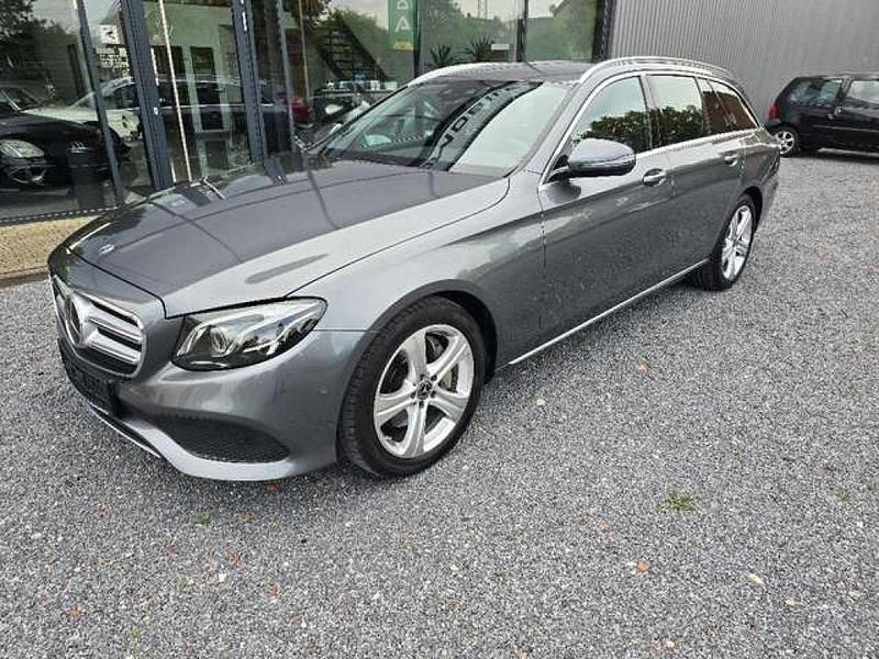 Selenitgrau metalliclack (metallic) Gebraucht 2018 Mercedes E350 Avantgarde Kombi | 26.950 € (Fairer Preis) - Bild 1/4