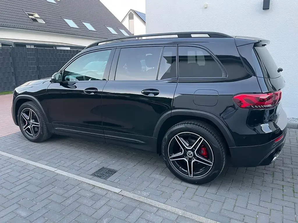 Gebraucht Mercedes GLB200 AMG line 163 PS (119 kW) 2021 Schwarz SUV
