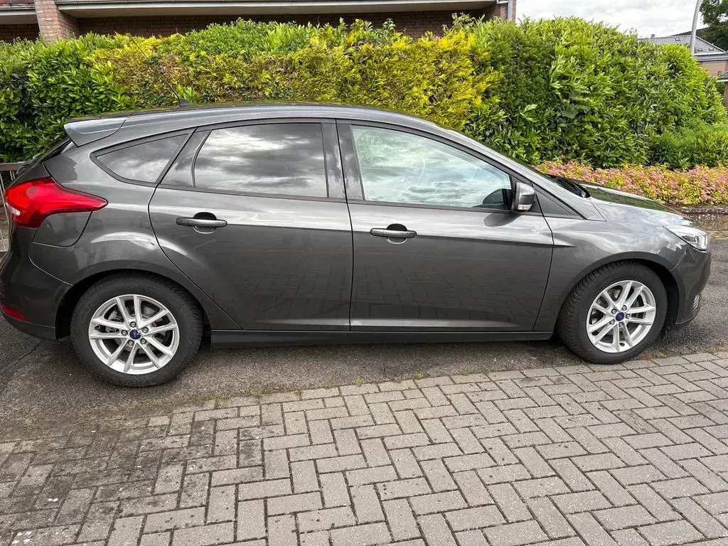 Gebraucht Ford Focus Business Edition 125 PS (91 kW) 2015 Grau Limousine
