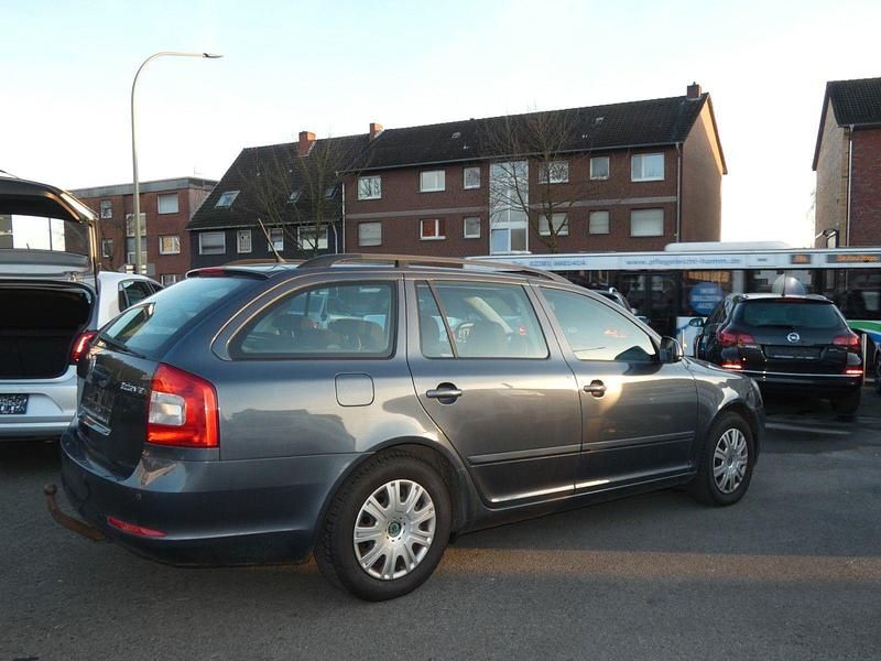 Gebraucht Skoda Octavia Ambiente 105 PS (77 kW) 2010 Grau Kombi