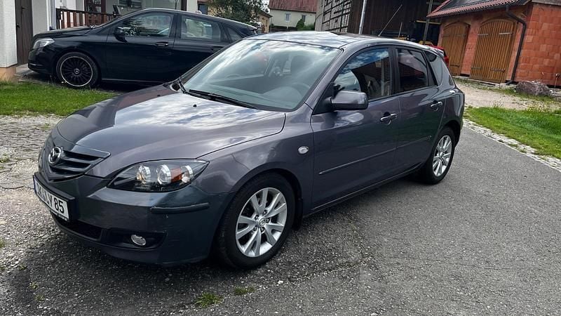 Grau Gebraucht 2006 Mazda 3 Limousine | 1.250 € (Superpreis) - Bild 1/4