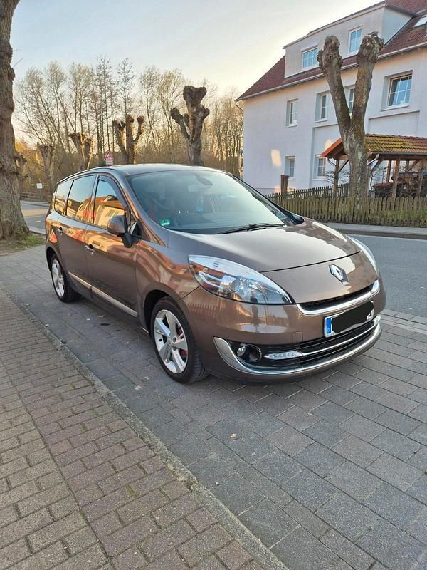 Gebraucht Renault Scénic III 130 PS (95 kW) 2013 Braun Van / Kleinbus
