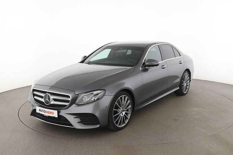Grau Gebraucht 2018 Mercedes E400 AMG line Limousine | 35.840 € (Etwas zu teuer) - Bild 1/3
