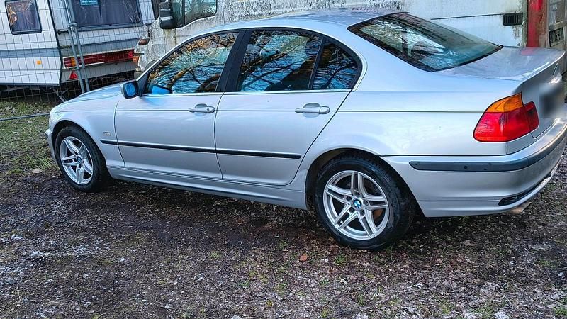 Gebraucht BMW 320 150 PS (110 kW) 1999 Silber Limousine