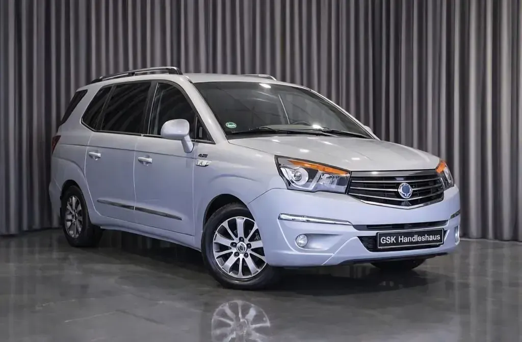 Usata SsangYong Rodius Sapphire 178 CV (130 kW) 2017 Argento Monovolume