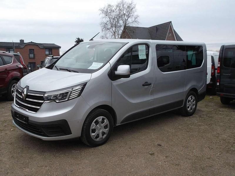 Gebraucht Renault Trafic Life 150 PS (110 kW) 2023 Highland grey Van / Kleinbus
