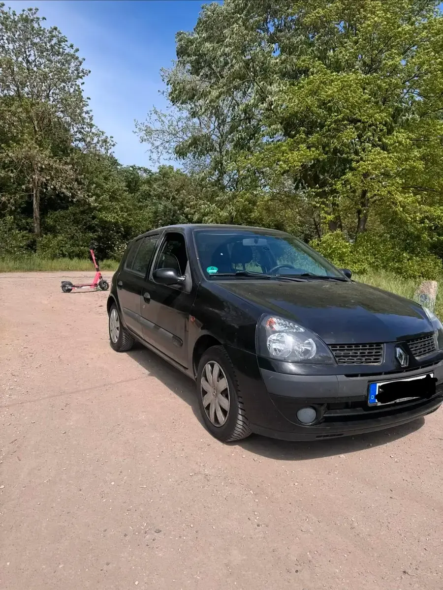 Gebraucht Renault Clio 75 PS (55 kW) 2004 Schwarz Kleinwagen
