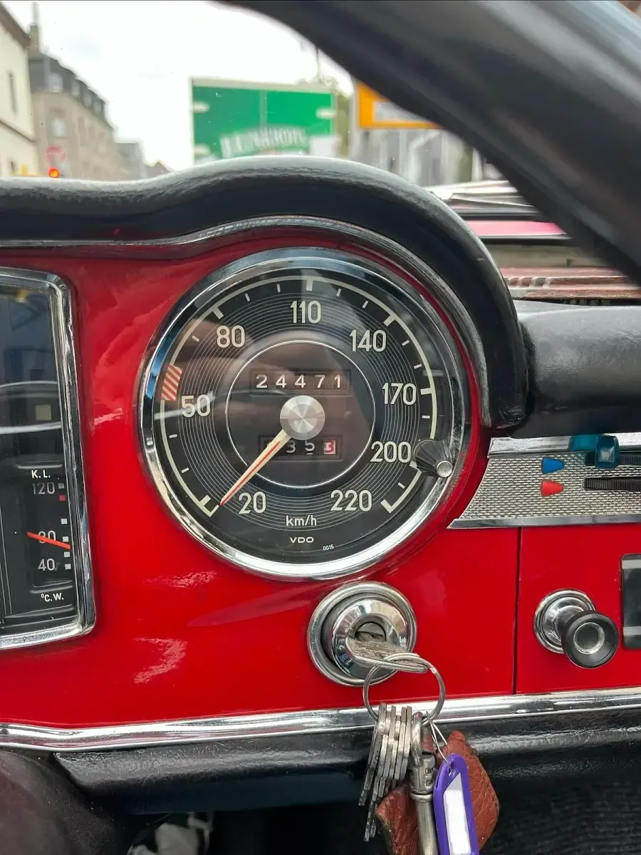 Gebraucht Mercedes 230 150 PS (110 kW) 1964 Rot Cabrio