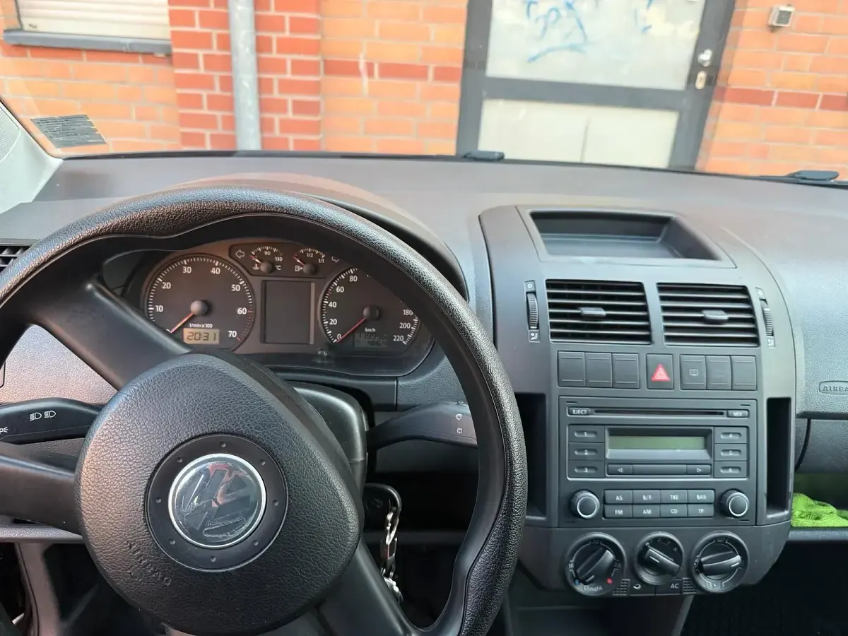 Gebraucht VW Polo 60 PS (44 kW) 2005 Schwarz Kleinwagen