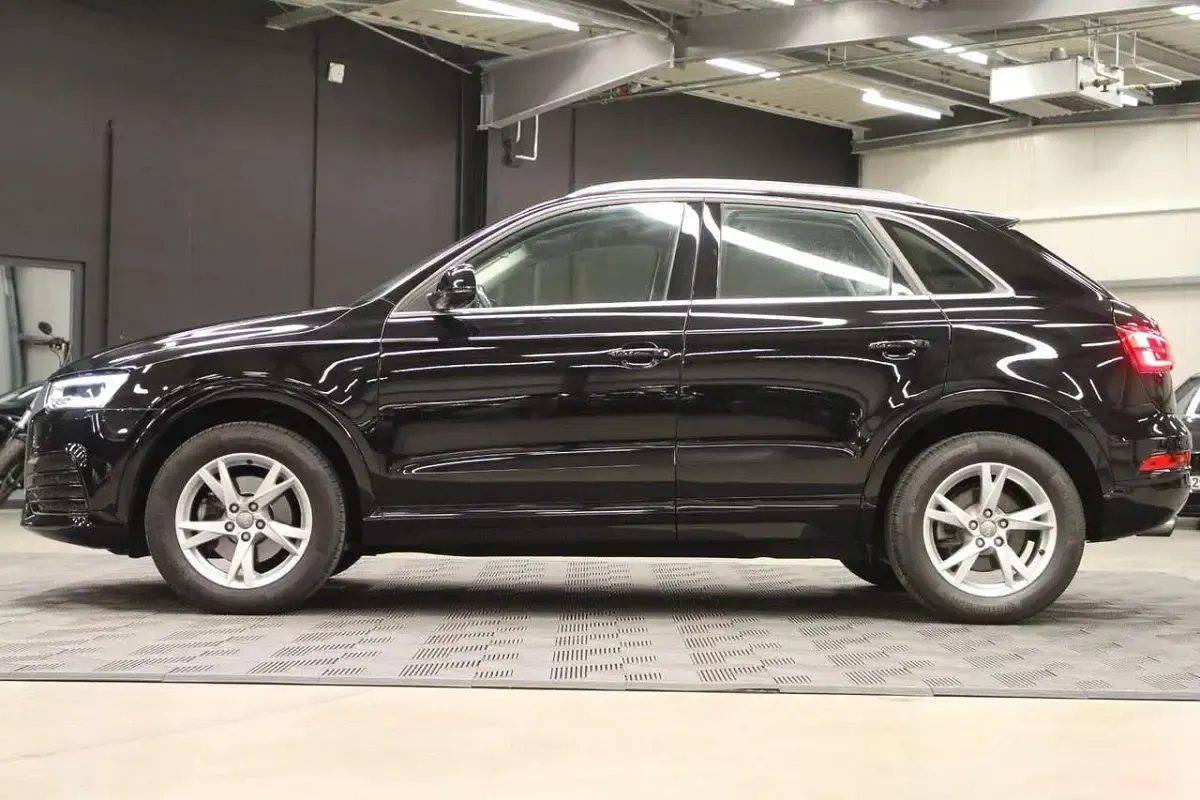 Gebraucht Audi Q3 Sport 125 PS (91 kW) 2017 Brillantschwarz SUV