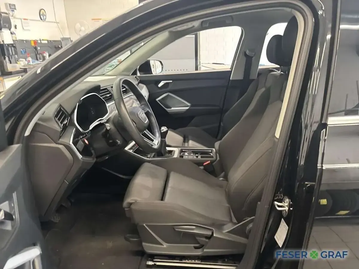 Gebraucht Audi Q3 S-Line 150 PS (110 kW) 2023 Mythosschwarz metallic SUV