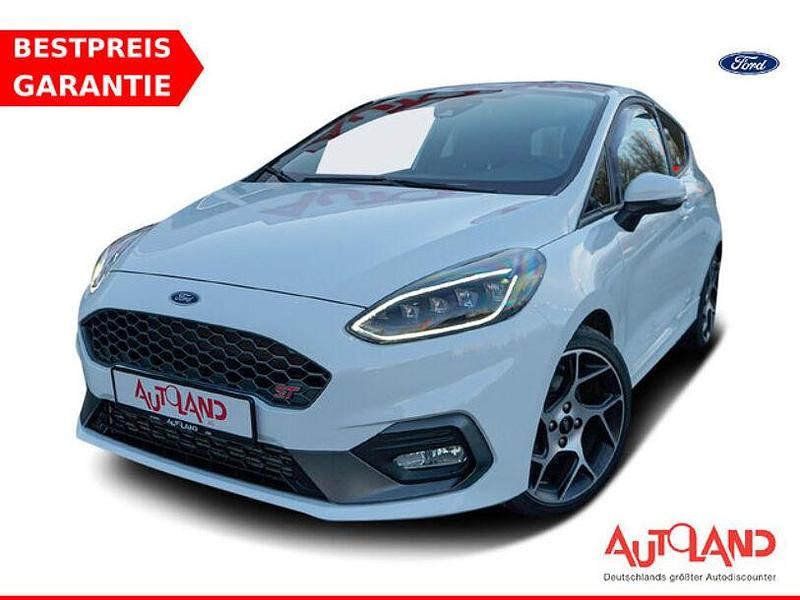Gebraucht Ford Fiesta Ambiente 200 PS (147 kW) 2020 Weiß Limousine