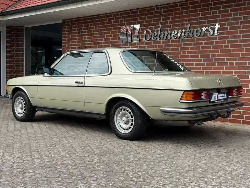 Gebraucht Mercedes 280 185 PS (136 kW) 1983 Grün Coupé