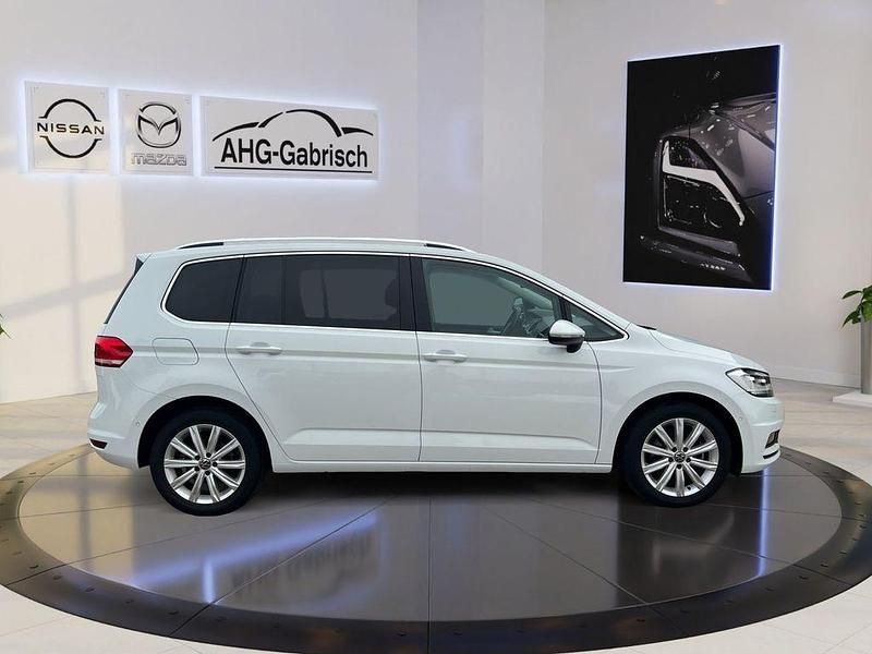 Gebraucht VW Touran Highline 150 PS (110 kW) 2020 Weiß Van / Kleinbus