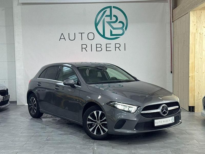 Grau Gebraucht 2022 Mercedes A200 Limousine | 19.999 € (Fairer Preis) - Bild 1/4