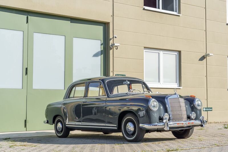 Grau Gebraucht 1959 Mercedes 220 Limousine | 39.900 € - Bild 1/4