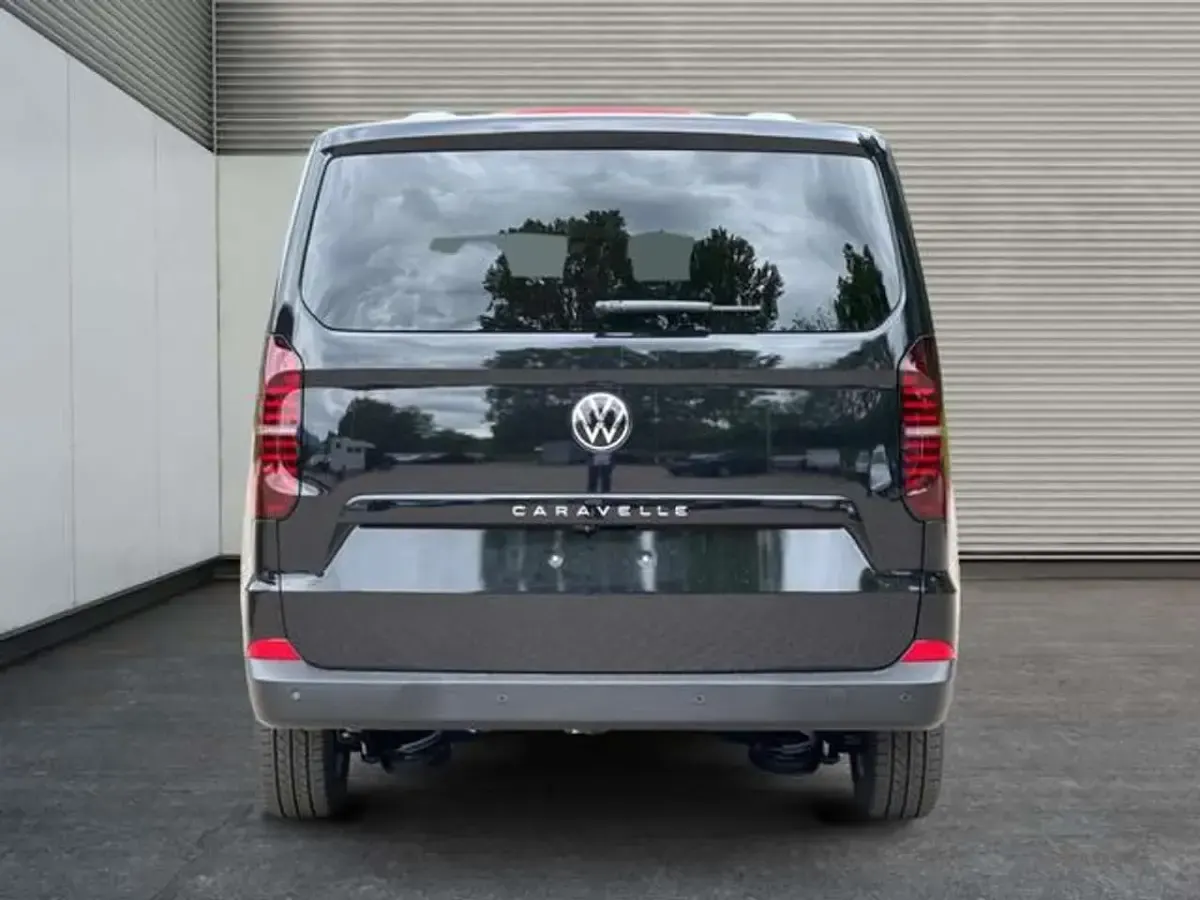 Neu VW Caravelle 170 PS (125 kW) 2026 Midnight black metallic/schwar Van