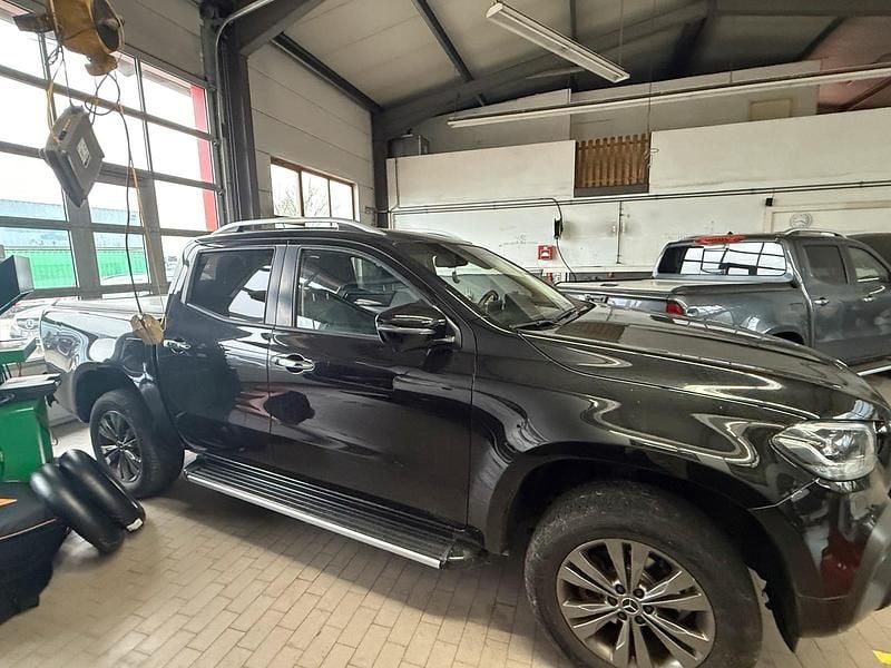 Gebraucht Mercedes X250 Progressive 190 PS (139 kW) 2018 Schwarz Abholung