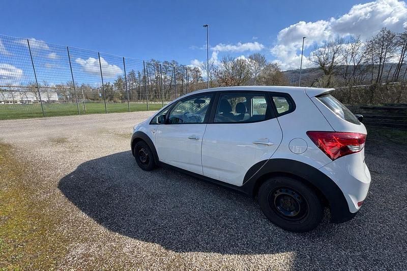 Gebraucht Hyundai ix20 90 PS (66 kW) 2014 Weiß Kleinwagen