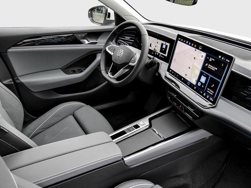 Gebraucht VW Passat Elegance 150 PS (110 kW) 2024 Weiss Kombi