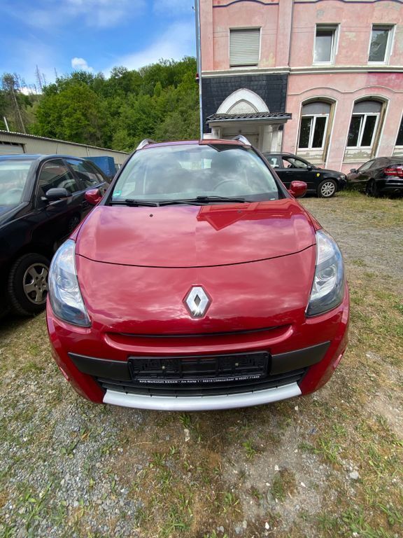 Rot Gebraucht 2009 Renault Clio II Dynamique Limousine | 1.999 € (Guter Preis) - Bild 1/4