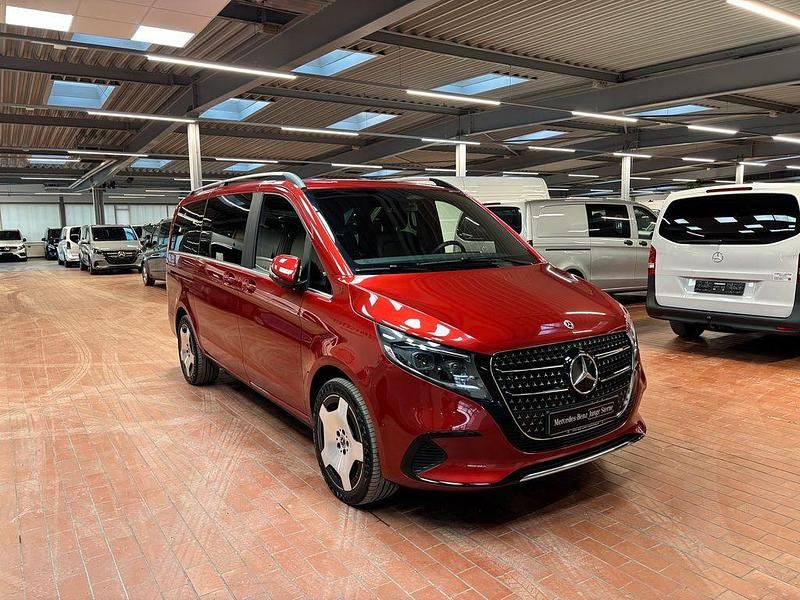 Gebraucht Mercedes V300 237 PS (174 kW) 2025 Rot Van / Kleinbus