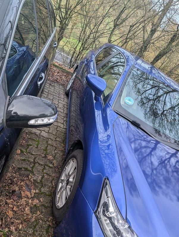 Gebraucht Lexus CT200h 136 PS (100 kW) 2011 Blau Kleinwagen