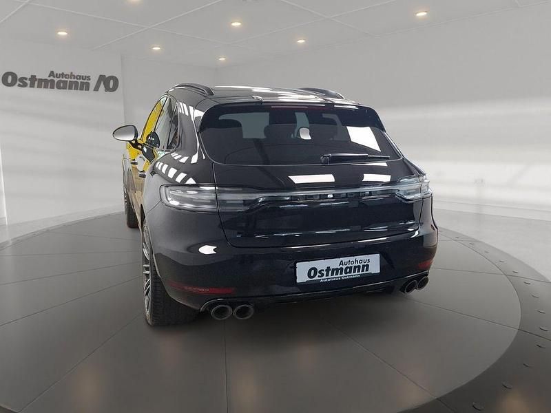 Gebraucht Porsche Macan Turbo 441 PS (324 kW) 2020 Tiefschwarzmetallic SUV