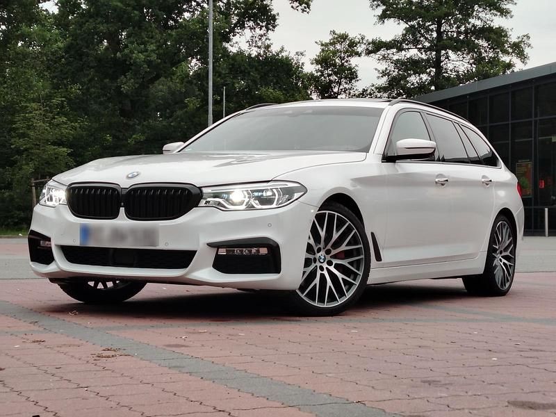 Weiß Gebraucht 2017 BMW 530 Kombi | 29.250 € (Fairer Preis) - Bild 1/4