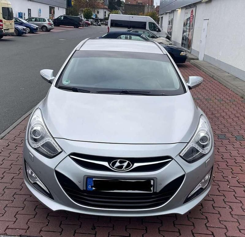 Silber Gebraucht 2012 Hyundai i40 Kombi | 7.499 € (Fairer Preis) - Bild 1/4