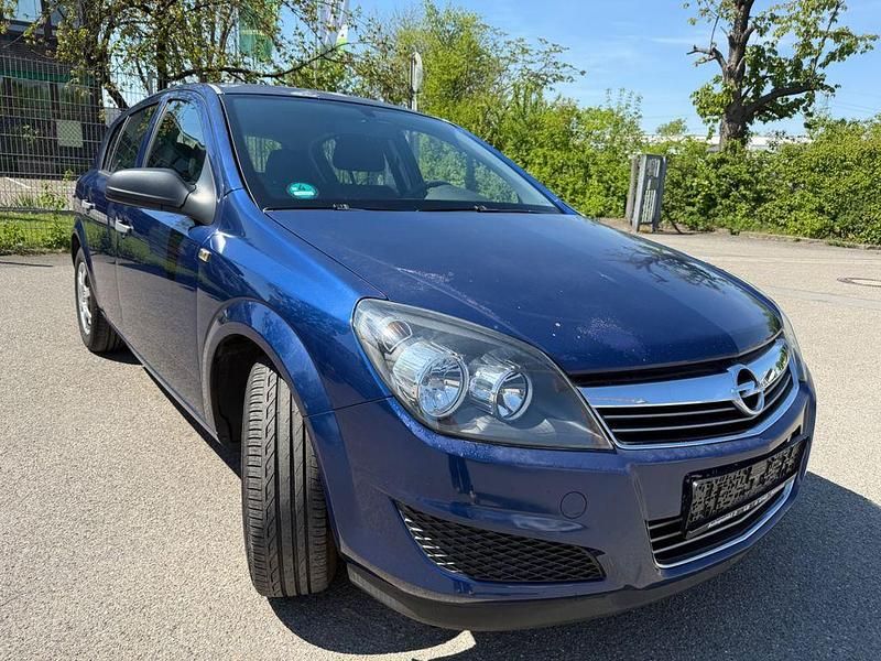 Używany Opel Astra Basis 116 KM (85 kW) 2009 Niebieski Sedan/Limuzyna