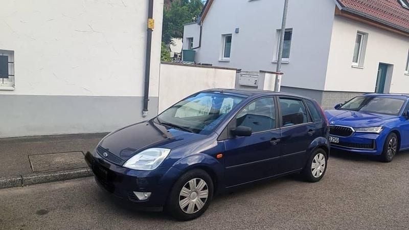 Blau Gebraucht 2002 Ford Fiesta Kleinwagen | 1.500 € - Bild 1/1
