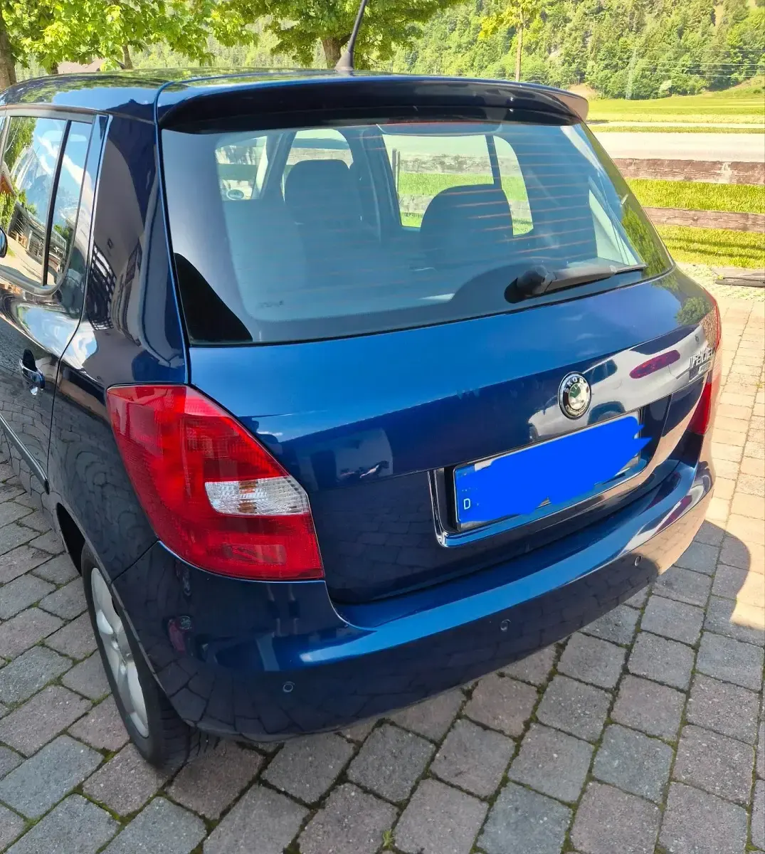 Używany Skoda Fabia 60 KM (44 kW) 2010 Niebieski Hatchback