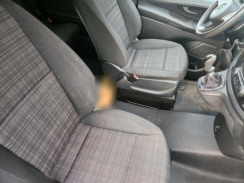 Gebraucht Mercedes V220 163 PS (119 kW) 2017 Blau Van / Kleinbus