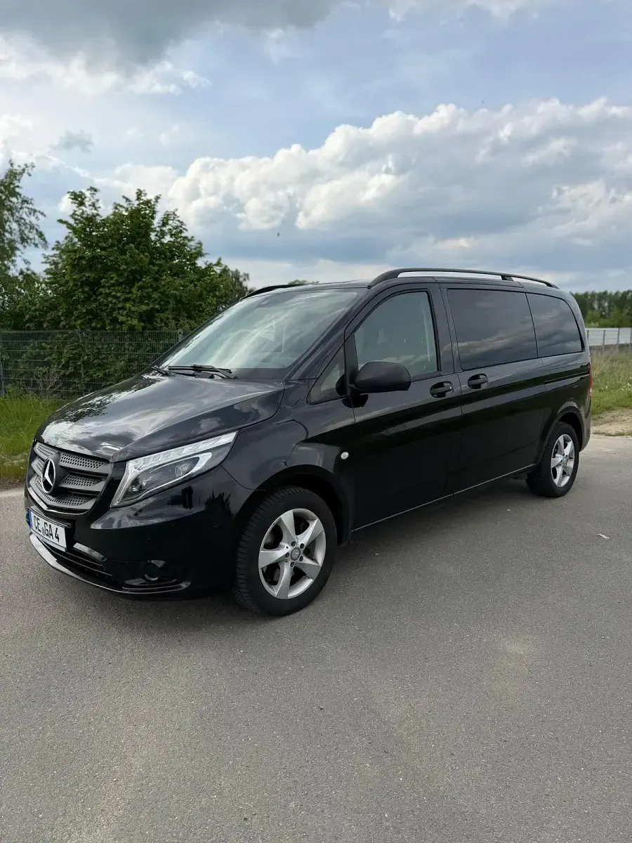 Używany Mercedes E250 190 KM (139 kW) 2016 Czarny Minivan