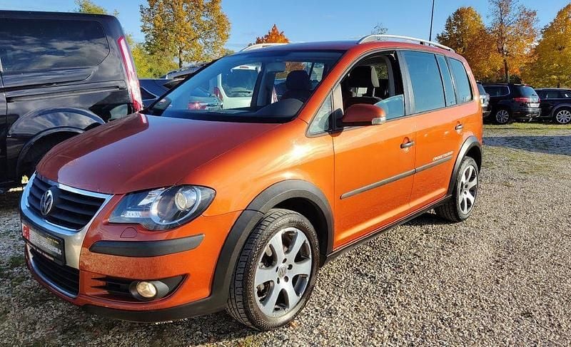 Rot Gebraucht 2008 VW Touran Cross Van / Kleinbus | 2.900 € (Guter Preis) - Bild 1/4