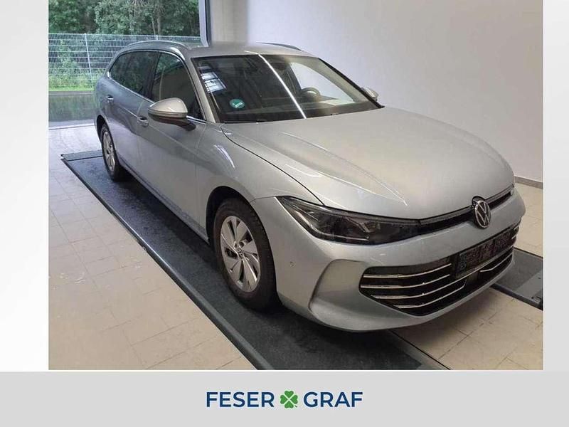 Oyster silver metallic Gebraucht 2024 VW Passat Elegance Kombi | 38.460 € - Bild 1/4
