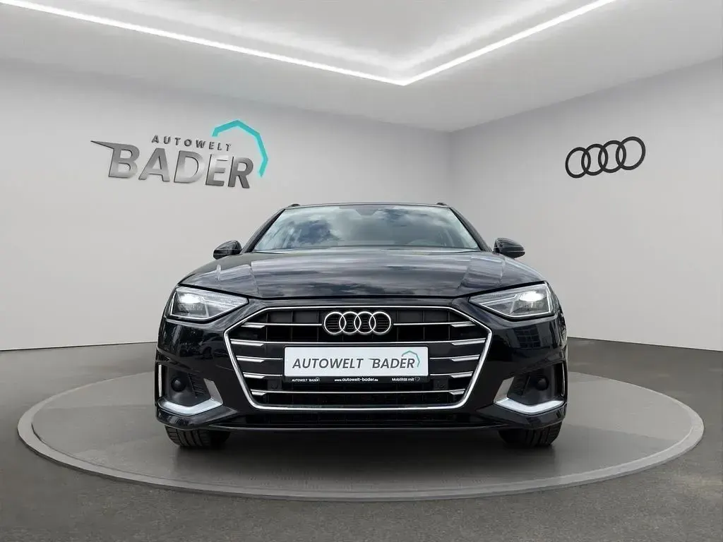 Gebraucht Audi A4 Advanced 163 PS (119 kW) 2022 Brillantschwarz Kombi