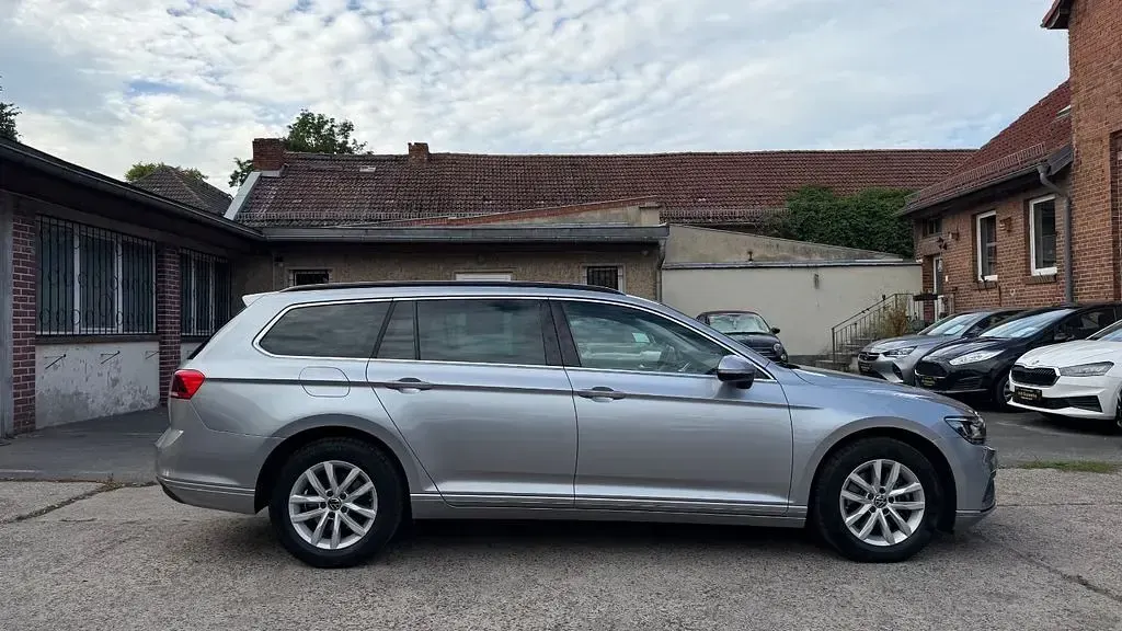 Gebraucht VW Passat Business 150 PS (110 kW) 2023 Silber Kombi