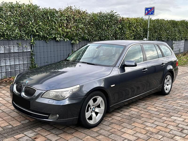 Grau Gebraucht 2009 BMW 530 Kombi | 4.400 € (Superpreis) - Bild 1/4
