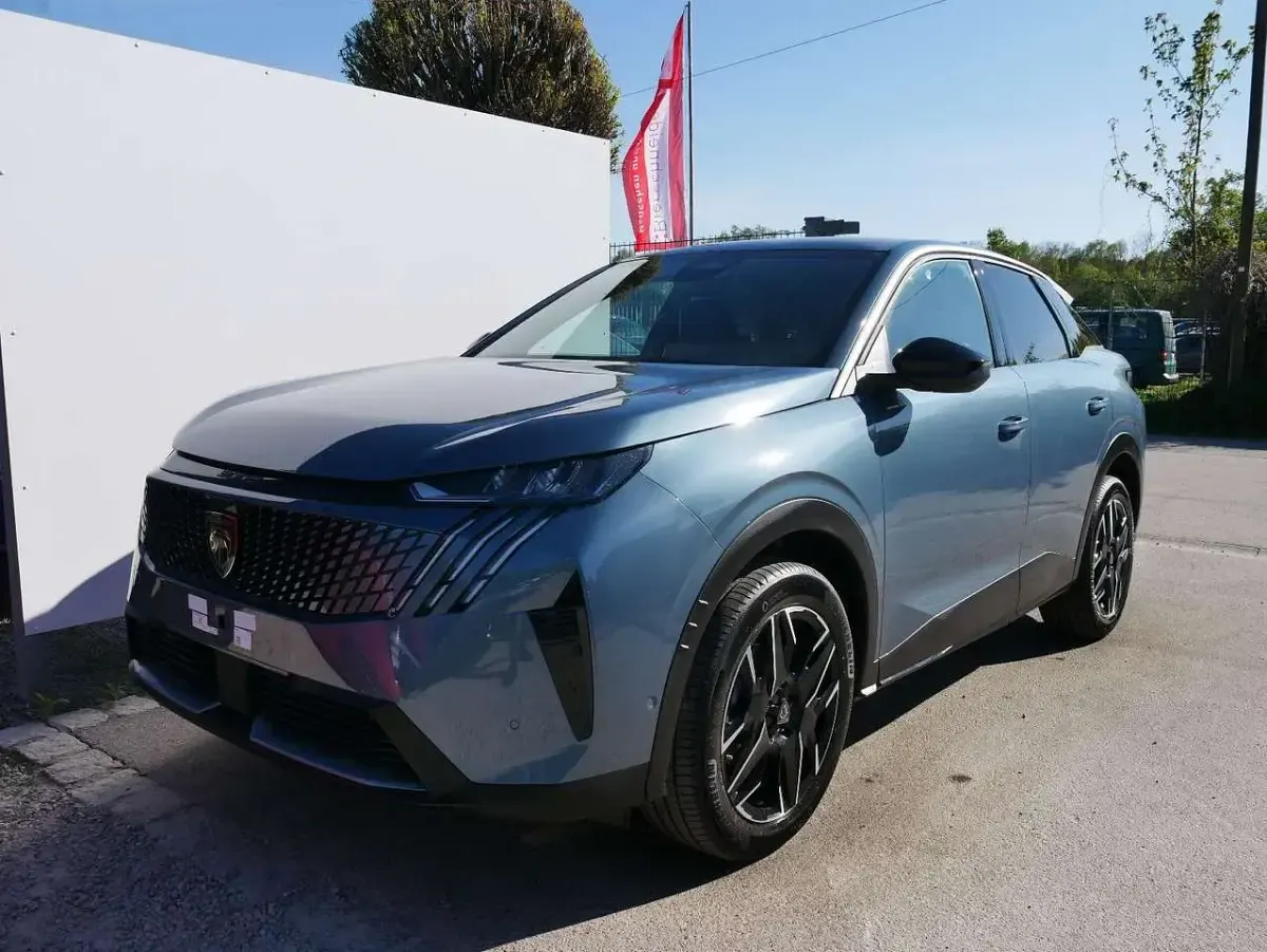Neu Peugeot 3008 Allure 145 PS (106 kW) 2026 Blau SUV