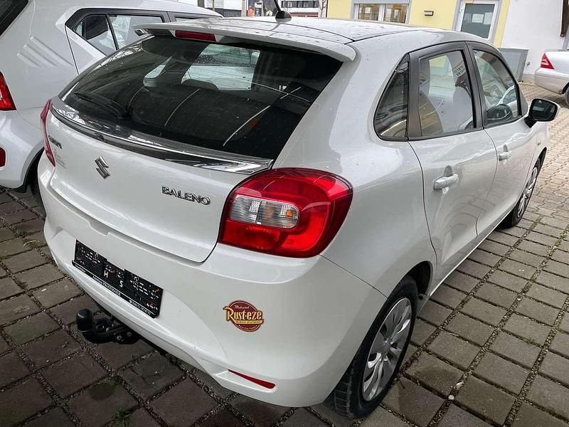 Gebraucht Suzuki Baleno Basic 90 PS (66 kW) 2017 Perleffektweiss Kleinwagen