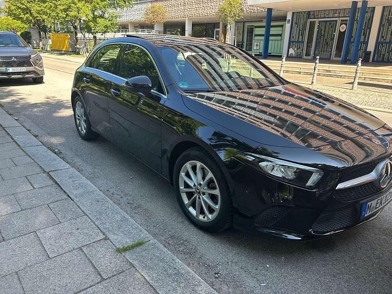 Schwarz Gebraucht 2019 Mercedes A220 Progressive Limousine | 20.500 € (Superpreis) - Bild 1/4
